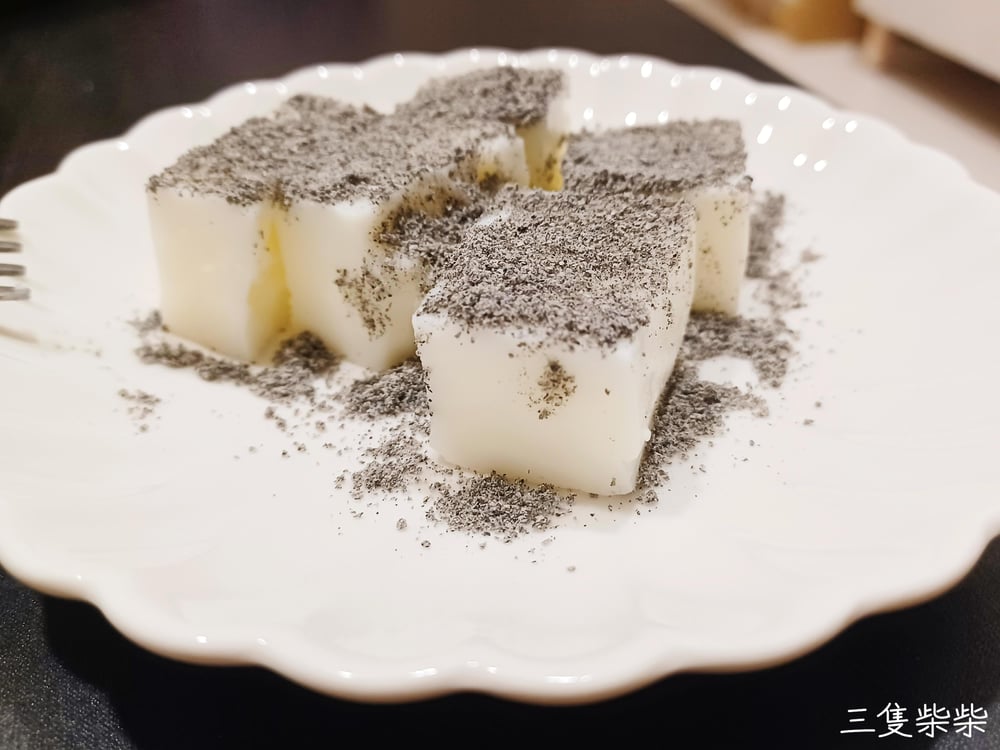 撒上芝麻粉
