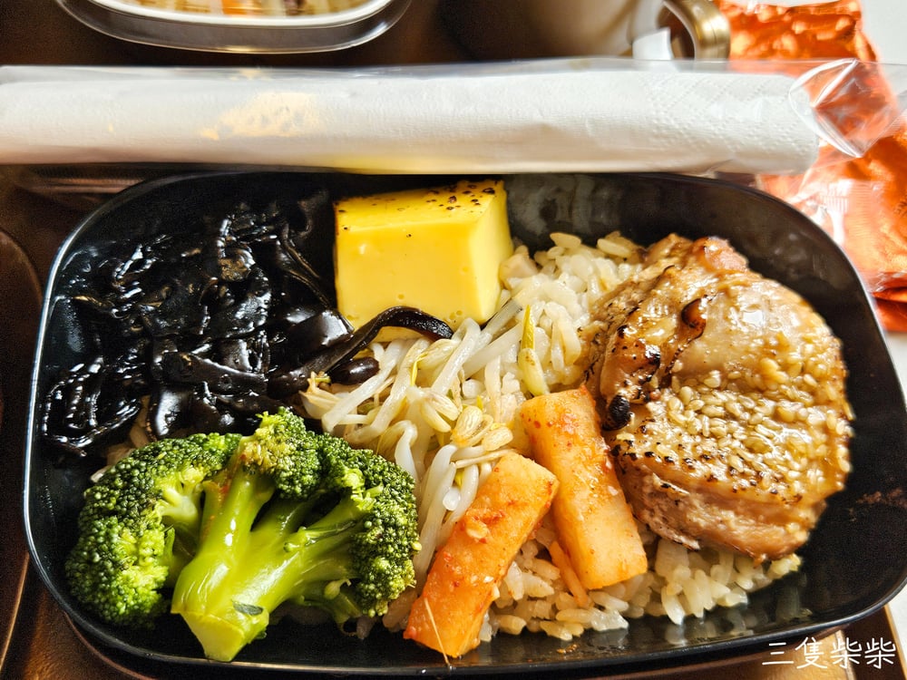 胡同醬燒雞腿排佐五目飯